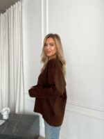 Женский Коричневый Свитер Оверсайз с Вырезом и Камнями на Груди