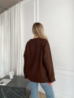 Женский Коричневый Свитер Оверсайз с Вырезом и Камнями на Груди