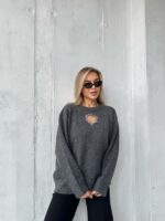 Женский Графитовый Свитер Оверсайз с Вырезом и Камнями на Груди