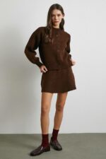 Женский Теплый Коричневый Костюм Двойка - Кардиган с Объемными Рукавами + Юбка Трапеция Мини