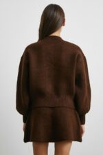 Женский Теплый Коричневый Костюм Двойка - Кардиган с Объемными Рукавами + Юбка Трапеция Мини