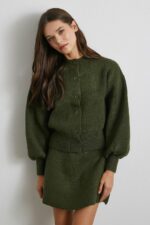 Женский Теплый Зеленый Костюм Двойка - Кардиган с Объемными Рукавами + Юбка Трапеция Мини