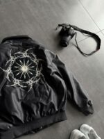 Мужская Демисезонная Графитовая Кожаная Куртка Бомбер с Вышивками