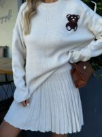 Женский Молочный Костюм Двойка - Оверсайз Кофта с Мишкой + Юбка Плиссе Мини