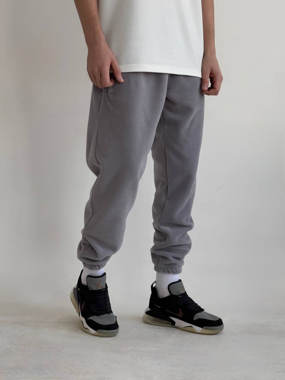 photo_2025-11-23_10-31-16 (2) Мужские Теплые Флисовые Серые Штаны Джоггеры - Базовые Свободные с Манжетами