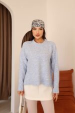 Женский Теплый Базовый Голубой Свитер Оверсайз с Разрезами по Бокам