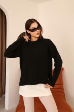 Женский Теплый Базовый Черный Свитер Оверсайз с Разрезами по Бокам