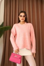 Женский Теплый Базовый Розовый Свитер Оверсайз с Разрезами по Бокам