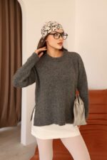 Женский Теплый Базовый Графитовый Свитер Оверсайз с Разрезами по Бокам