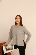 Женский Теплый Базовый Серый Свитер Оверсайз с Разрезами по Бокам