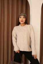 Женский Теплый Базовый Бежевый Свитер Оверсайз с Разрезами по Бокам