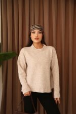 Женский Теплый Базовый Бежевый Свитер Оверсайз с Разрезами по Бокам