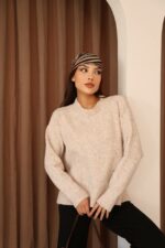 Женский Теплый Базовый Бежевый Свитер Оверсайз с Разрезами по Бокам