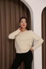 Женский Теплый Классический Молочный Кардиган с Пуговицами в Виде Сердец