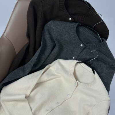 Женский Теплый Классический Темно-Серый Кардиган с Пуговицами в Виде Сердец