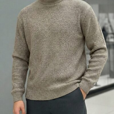 Мужской Свободный Базовый Бежевый Гольф с Воротником Стойкой