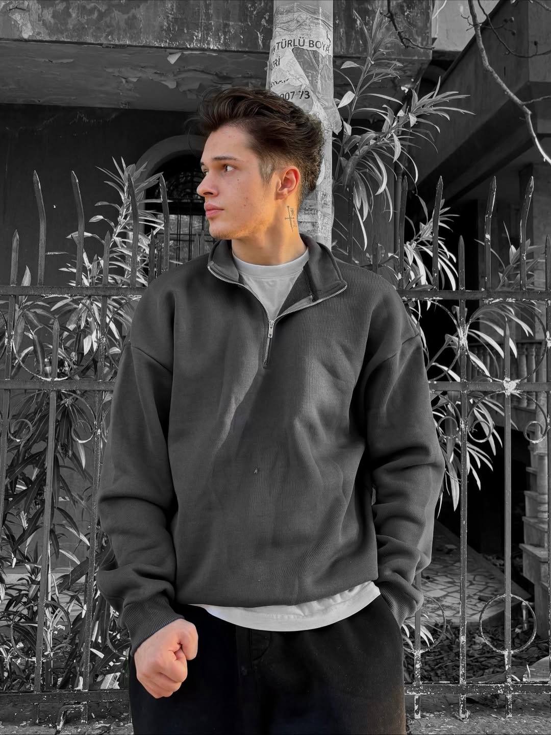 photo_2025-11-27_10-13-49 (2) Мужская Темно-Серая Кофта Оверсайз с Высокой Горловиной на Змейке - Теплая на Флисе