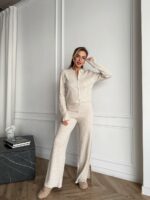 Женский Базовый Трикотажный Бежевый Костюм в Рубчик с Разрезами - Кофта Поло на Молнии + Штаны Прямого Кроя