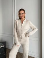 Женский Базовый Трикотажный Бежевый Костюм в Рубчик с Разрезами - Кофта Поло на Молнии + Штаны Прямого Кроя