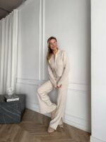 Женский Базовый Трикотажный Бежевый Костюм в Рубчик с Разрезами - Кофта Поло на Молнии + Штаны Прямого Кроя