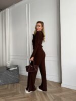 Женский Базовый Трикотажный Коричневый Костюм в Рубчик с Разрезами - Кофта Поло на Молнии + Штаны Прямого Кроя