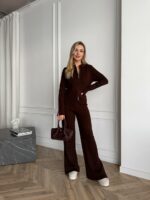 Женский Базовый Трикотажный Коричневый Костюм в Рубчик с Разрезами - Кофта Поло на Молнии + Штаны Прямого Кроя