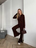 Женский Базовый Трикотажный Коричневый Костюм в Рубчик с Разрезами - Кофта Поло на Молнии + Штаны Прямого Кроя