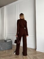 Женский Базовый Трикотажный Коричневый Костюм в Рубчик с Разрезами - Кофта Поло на Молнии + Штаны Прямого Кроя