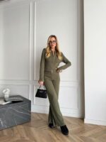 Женский Базовый Трикотажный Костюм Хаки в Рубчик с Разрезами - Кофта Поло на Молнии + Штаны Прямого Кроя