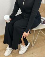 Женский Базовый Трикотажный Черный Костюм в Рубчик с Разрезами - Кофта Поло на Молнии + Штаны Прямого Кроя