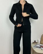 Женский Базовый Трикотажный Черный Костюм в Рубчик с Разрезами - Кофта Поло на Молнии + Штаны Прямого Кроя
