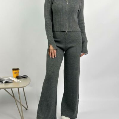 Женский Базовый Трикотажный Графитовый Костюм в Рубчик с Разрезами - Кофта Поло на Молнии + Штаны Прямого Кроя