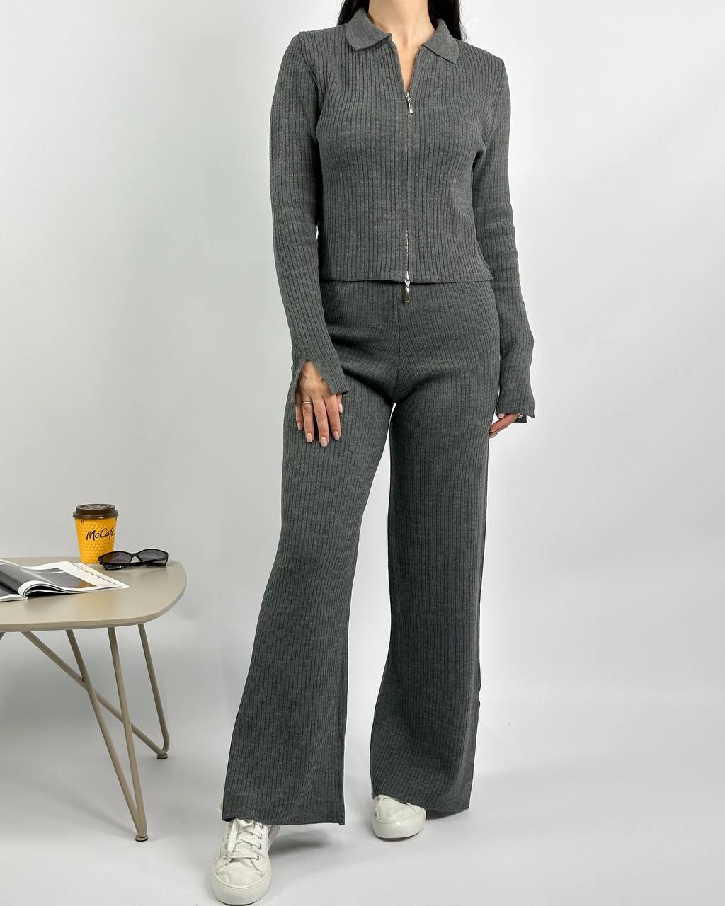 photo_2025-11-28_08-54-01 Женский Базовый Трикотажный Графитовый Костюм в Рубчик с Разрезами - Кофта Поло на Молнии + Штаны Прямого Кроя