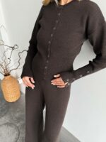 Женский Базовый Коричневый Костюм Трикотажный - Кофта на Кнопках + Штаны Свободного Кроя