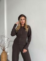 Женский Базовый Коричневый Костюм Трикотажный - Кофта на Кнопках + Штаны Свободного Кроя