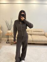 Женский Базовый Коричневый Костюм Трикотажный - Кофта на Кнопках + Штаны Свободного Кроя