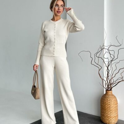 Женский Базовый Молочный Костюм Трикотажный - Кофта на Кнопках + Штаны Свободного Кроя