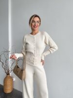 Женский Базовый Молочный Костюм Трикотажный - Кофта на Кнопках + Штаны Свободного Кроя