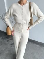 Женский Базовый Молочный Костюм Трикотажный - Кофта на Кнопках + Штаны Свободного Кроя
