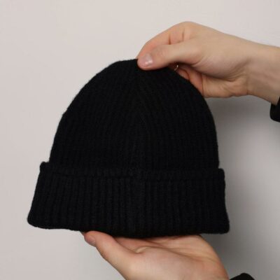Мужская Теплая Вязаная Черная Шапка с Легким Начесом