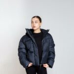 Женская Теплая Водоотталкивающая Зимняя Темно-Синяя Куртка - Дутая с Капюшоном в Принт