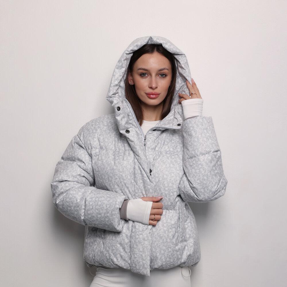 f5c10d7f893132a89e2d Женская Теплая Водоотталкивающая Зимняя Светло-Серая Куртка - Дутая с Капюшоном в Принт