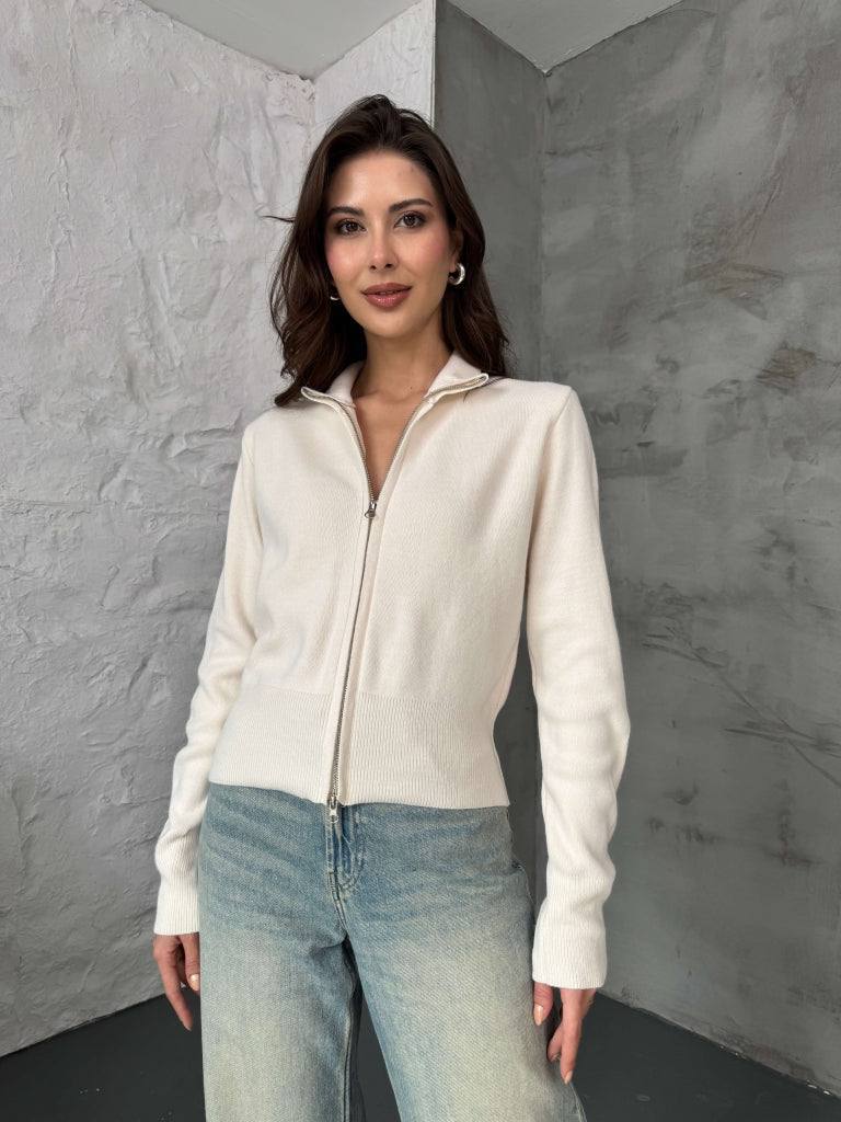 photo_2025-12-01_08-01-46 Женская Базовая Молочная Кофта на Молнии под Горло
