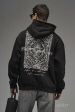 Мужское Черное Худи Оверсайз с Принтом и Вышивкой на Спине
