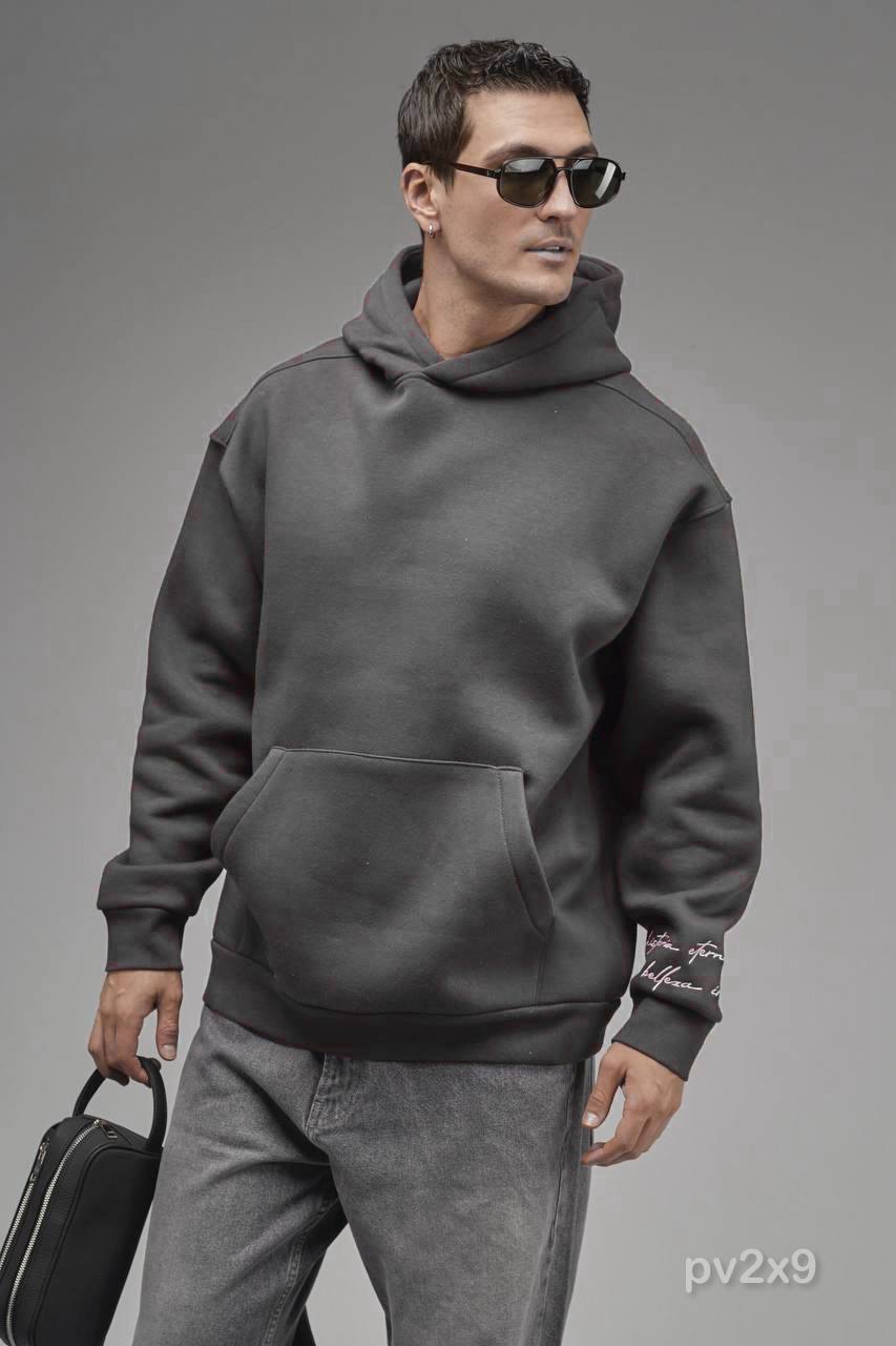 photo_2025-12-01_09-14-24 (2) Мужское Темно-Серое Худи Оверсайз с Принтом и Вышивкой на Спине