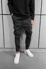 Мужские Черные Штаны Брюки Карго Зауженные к Низу с Липучками и Накладными Карманами