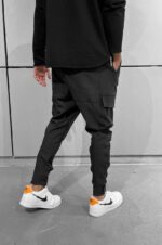 Мужские Черные Штаны Брюки Карго Зауженные к Низу с Липучками и Накладными Карманами