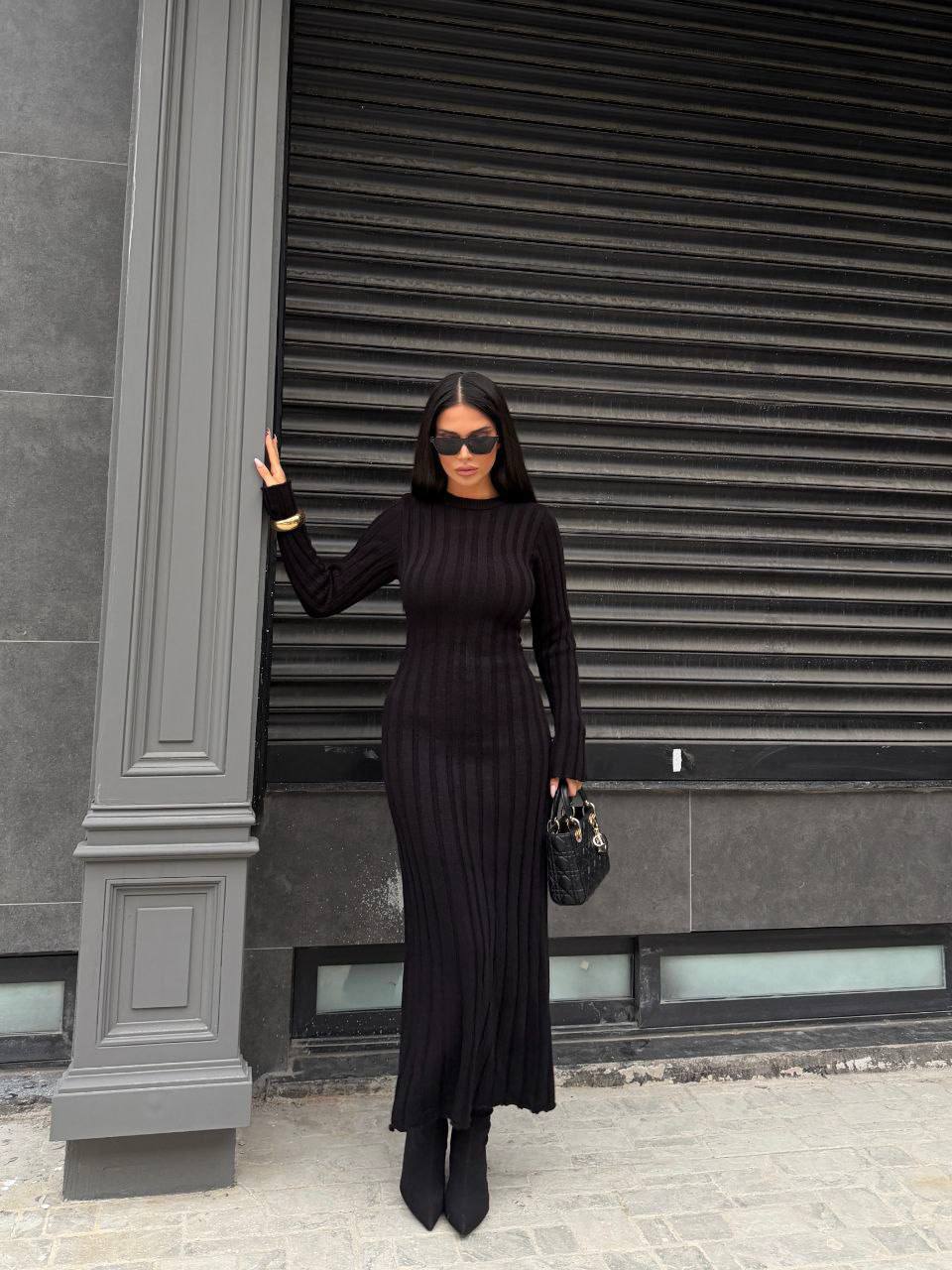 photo_2025-12-02_09-14-35 Женское Длинное Трикотажное Черное Платье в Широкий Рубчик с Длинными Рукавами и Завязкой на Талии
