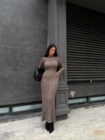 Женское Длинное Трикотажное Платье Мокко в Широкий Рубчик с Длинными Рукавами и Завязкой на Талии