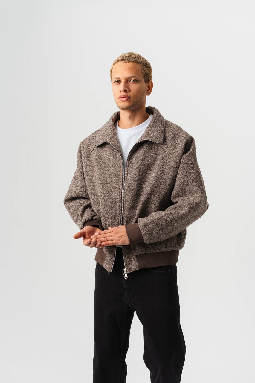 photo_2025-12-02_18-42-01 (2) Мужская Демисезонная Кашемировая Коричневая Куртка Бомбер - Свободного Кроя на Молнии с Воротником